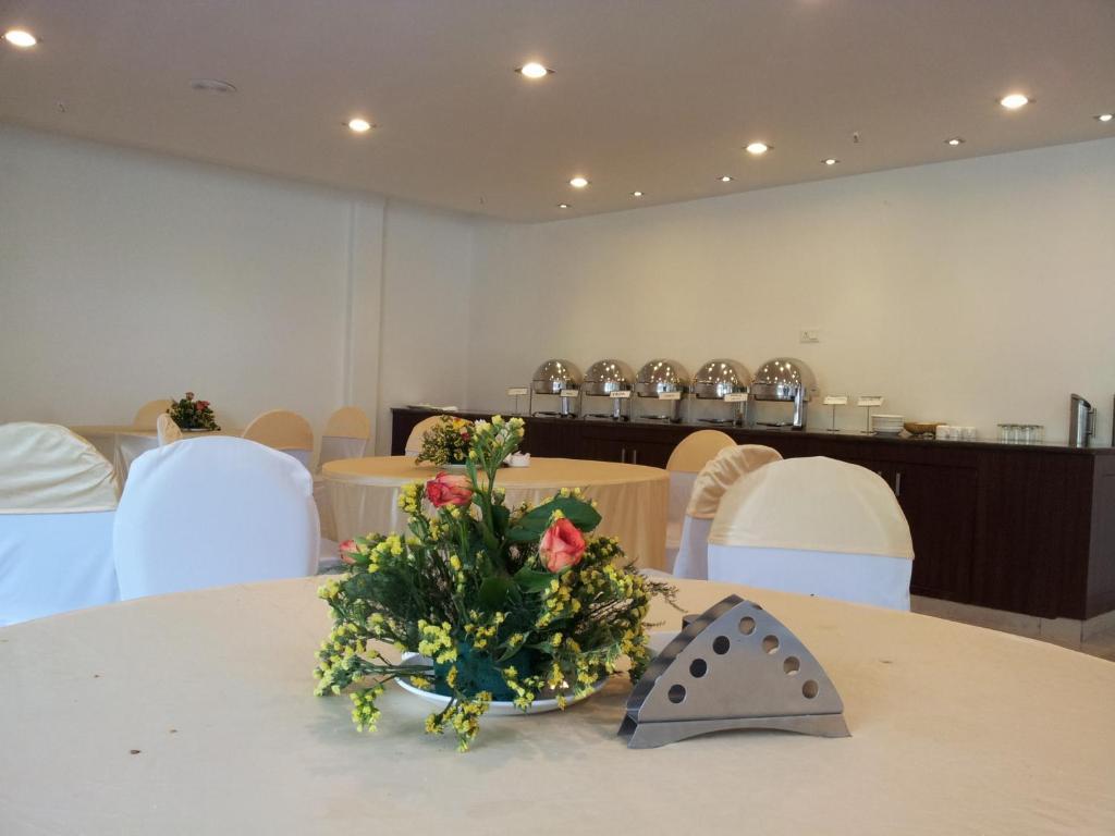 Oyo 1227 Hotel Rousha Inn Ghaziabad Exterior photo