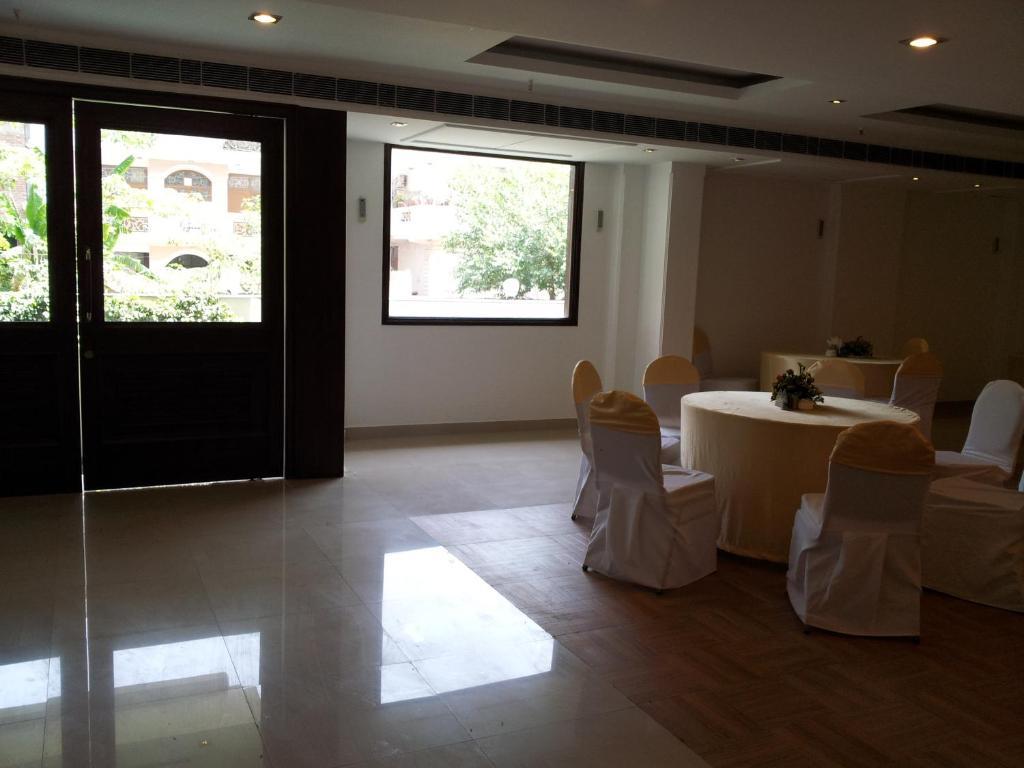 Oyo 1227 Hotel Rousha Inn Ghaziabad Exterior photo