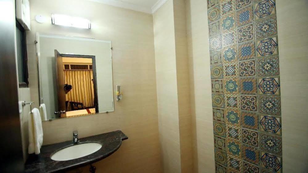 Oyo 1227 Hotel Rousha Inn Ghaziabad Exterior photo