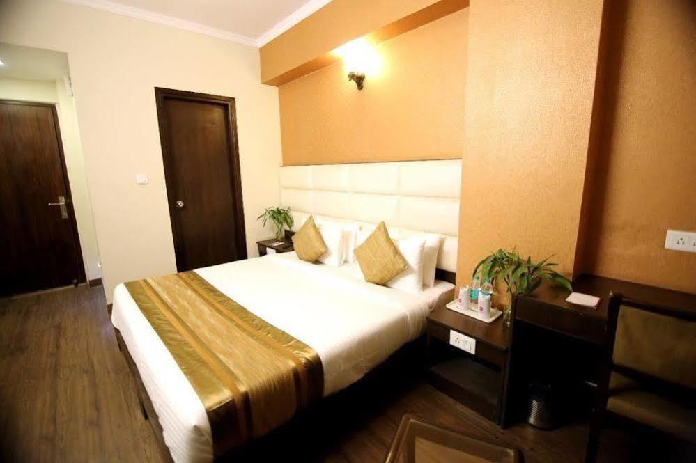 Oyo 1227 Hotel Rousha Inn Ghaziabad Exterior photo