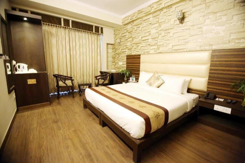 Oyo 1227 Hotel Rousha Inn Ghaziabad Exterior photo