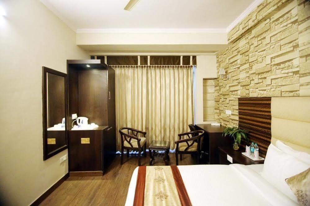 Oyo 1227 Hotel Rousha Inn Ghaziabad Exterior photo