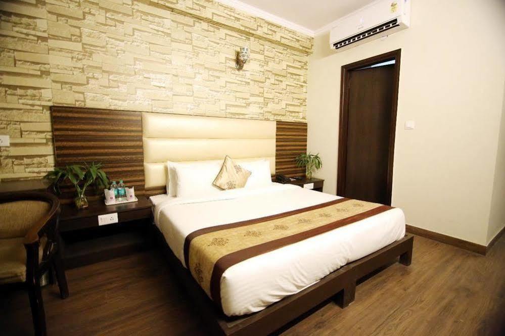 Oyo 1227 Hotel Rousha Inn Ghaziabad Exterior photo